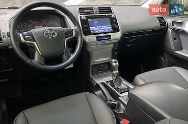 Внедорожник / Кроссовер Toyota Land Cruiser Prado 2018 в 