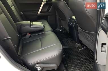 Внедорожник / Кроссовер Toyota Land Cruiser Prado 2018 в 