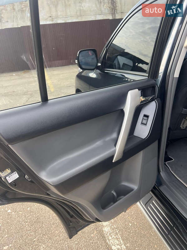 Позашляховик / Кросовер Toyota Land Cruiser Prado 2010 в Києві фото 24 Позашляховик / Кросовер Toyota Land Cruiser Prado 2010 в Києві