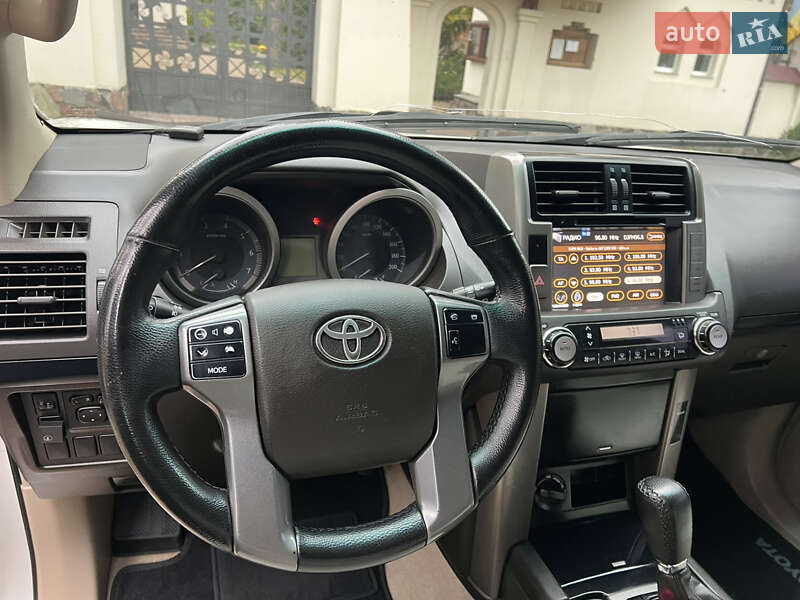 Внедорожник / Кроссовер Toyota Land Cruiser Prado 2010 в Киеве
