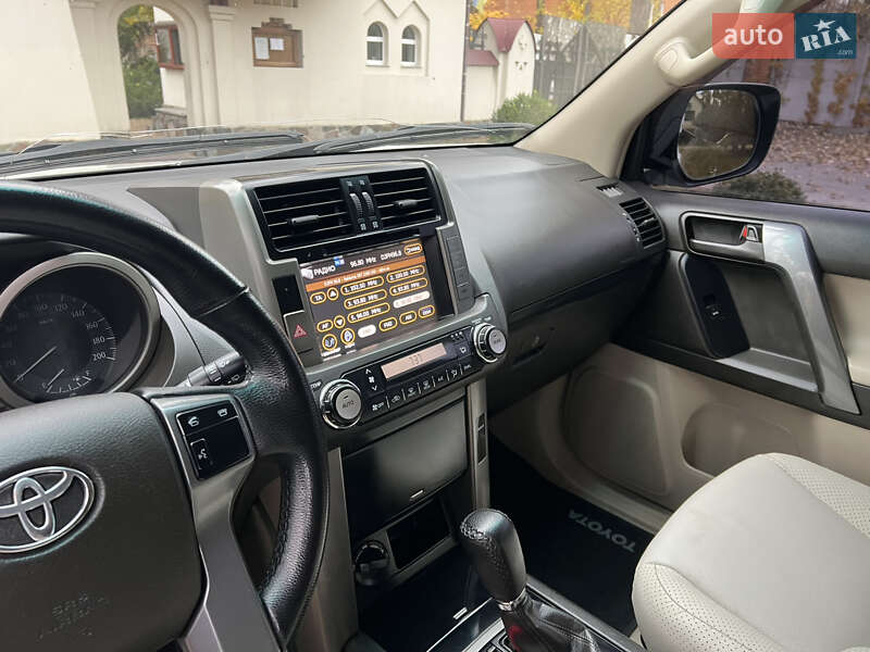 Внедорожник / Кроссовер Toyota Land Cruiser Prado 2010 в Киеве