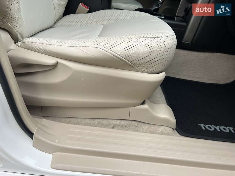 Внедорожник / Кроссовер Toyota Land Cruiser Prado 2010 в Киеве