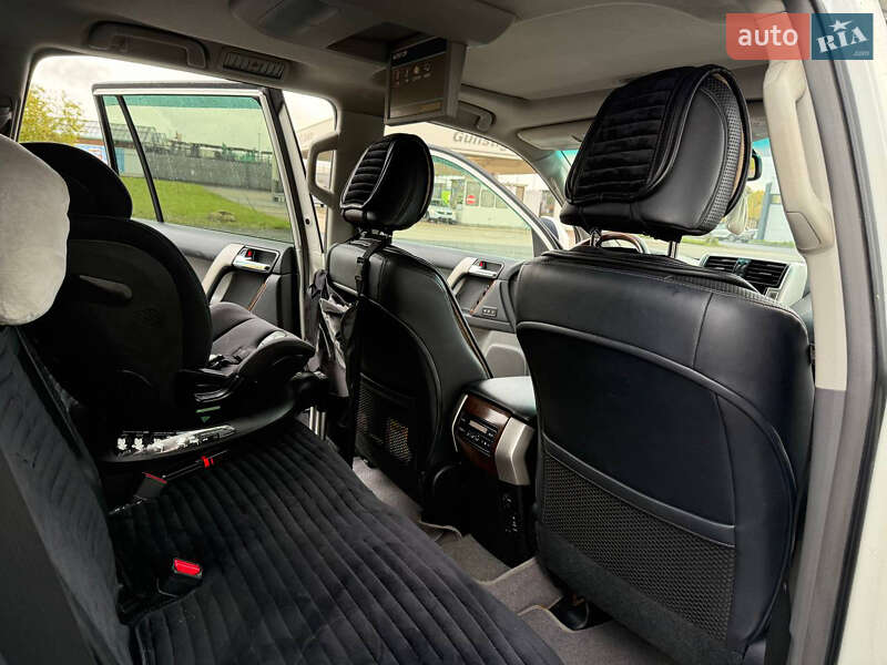 Позашляховик / Кросовер Toyota Land Cruiser Prado 2010 в Харкові