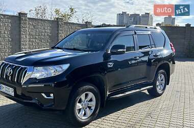 Внедорожник / Кроссовер Toyota Land Cruiser Prado 2019 в 