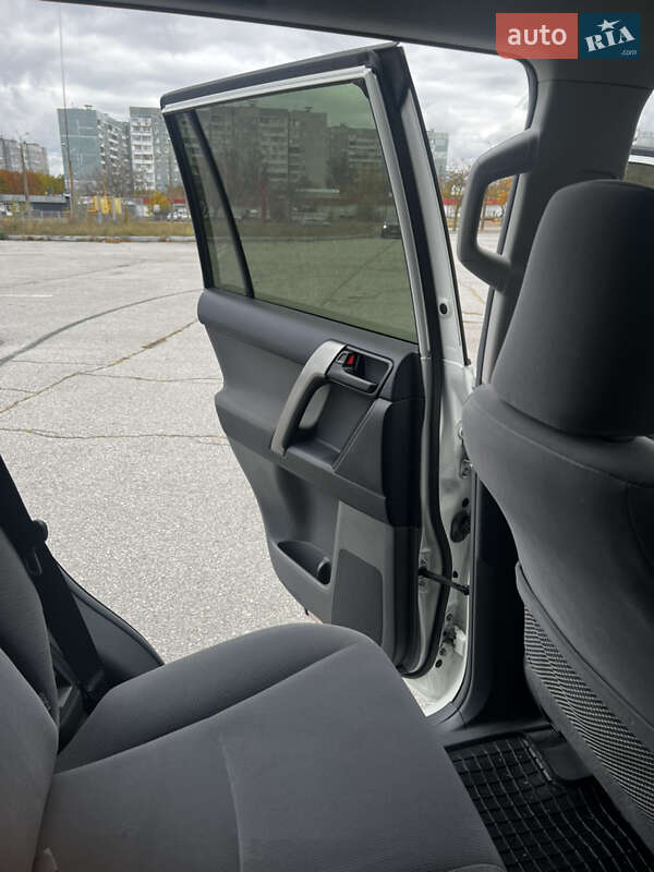 Внедорожник / Кроссовер Toyota Land Cruiser Prado 2012 в Запорожье фото 36 Внедорожник / Кроссовер Toyota Land Cruiser Prado 2012 в Запорожье