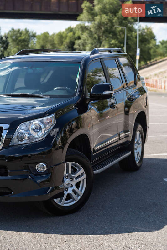 Внедорожник / Кроссовер Toyota Land Cruiser Prado 2011 в Киеве