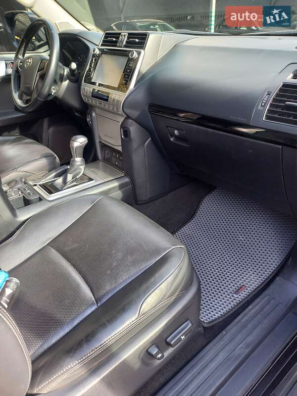 Внедорожник / Кроссовер Toyota Land Cruiser Prado 2019 в Каменском