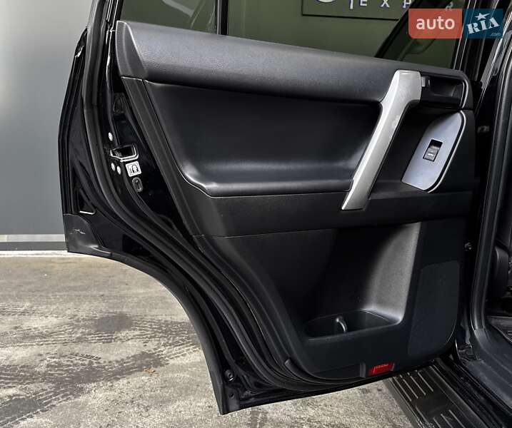 Внедорожник / Кроссовер Toyota Land Cruiser Prado 2017 в Киеве фото 37 Внедорожник / Кроссовер Toyota Land Cruiser Prado 2017 в Киеве