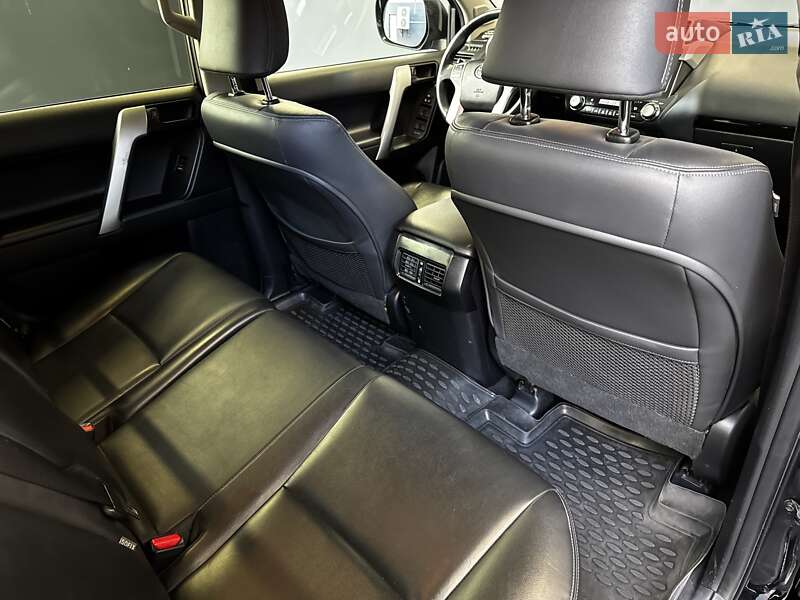 Внедорожник / Кроссовер Toyota Land Cruiser Prado 2017 в Киеве фото 25 Внедорожник / Кроссовер Toyota Land Cruiser Prado 2017 в Киеве