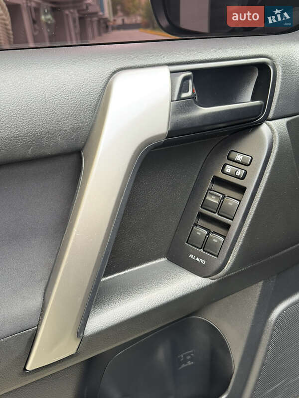 Позашляховик / Кросовер Toyota Land Cruiser Prado 2015 в Дніпрі фото 13 Позашляховик / Кросовер Toyota Land Cruiser Prado 2015 в Дніпрі