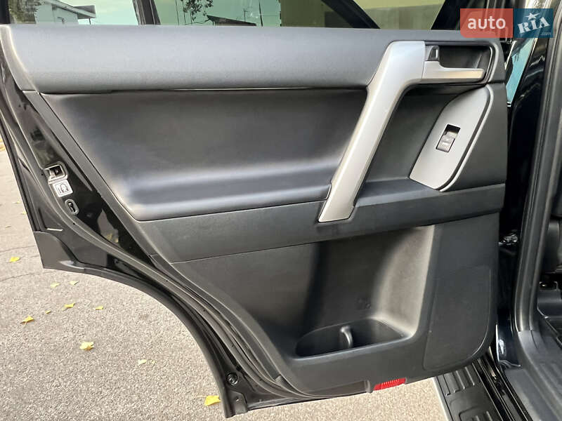 Позашляховик / Кросовер Toyota Land Cruiser Prado 2018 в Києві