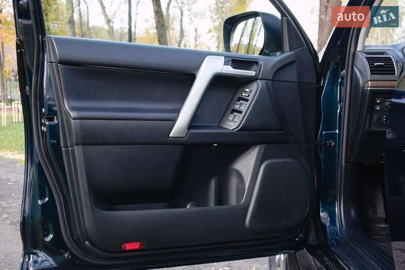 Позашляховик / Кросовер Toyota Land Cruiser Prado 2017 в Києві фото 54 Позашляховик / Кросовер Toyota Land Cruiser Prado 2017 в Києві