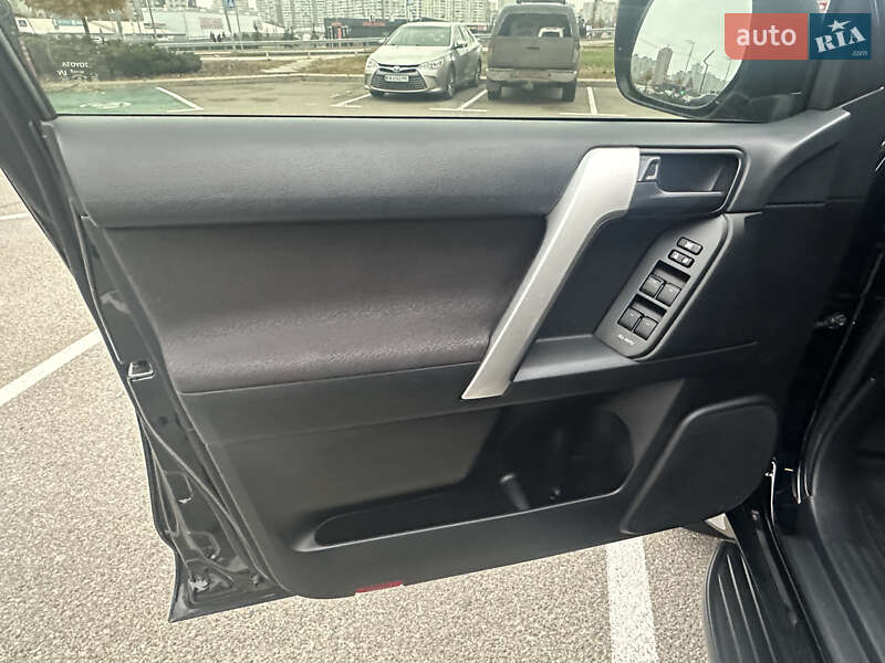 Внедорожник / Кроссовер Toyota Land Cruiser Prado 2017 в Киеве