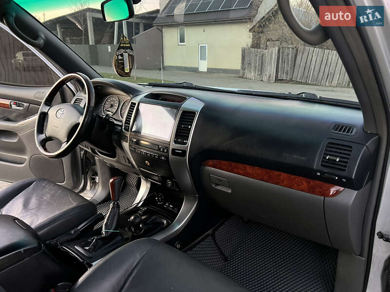 Внедорожник / Кроссовер Toyota Land Cruiser Prado 2006 в Сваляве