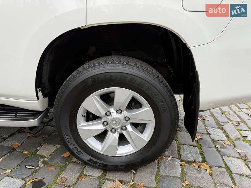 Позашляховик / Кросовер Toyota Land Cruiser Prado 2020 в Києві