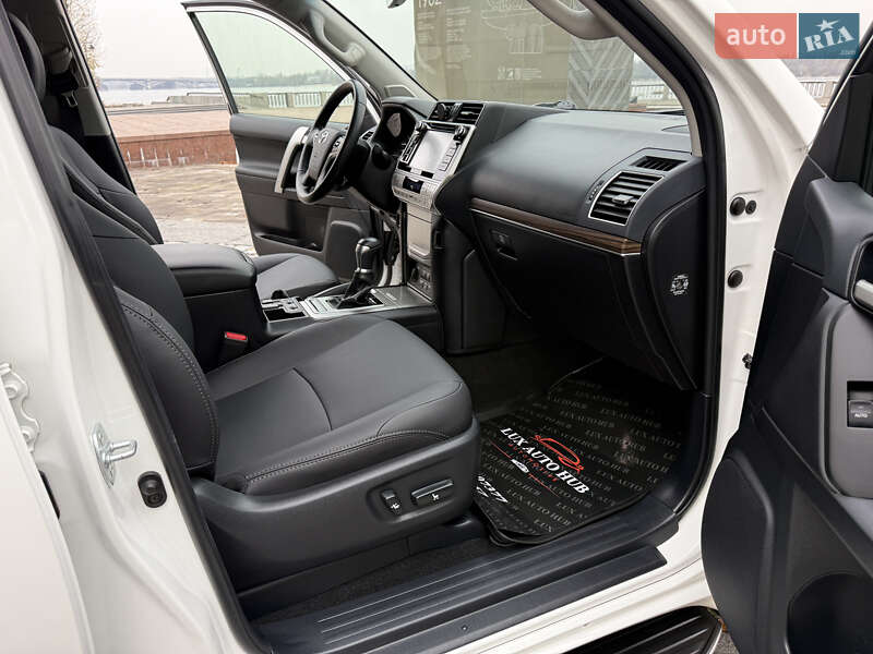 Позашляховик / Кросовер Toyota Land Cruiser Prado 2020 в Києві