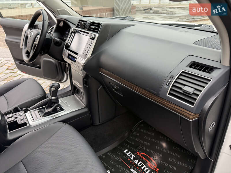 Позашляховик / Кросовер Toyota Land Cruiser Prado 2020 в Києві