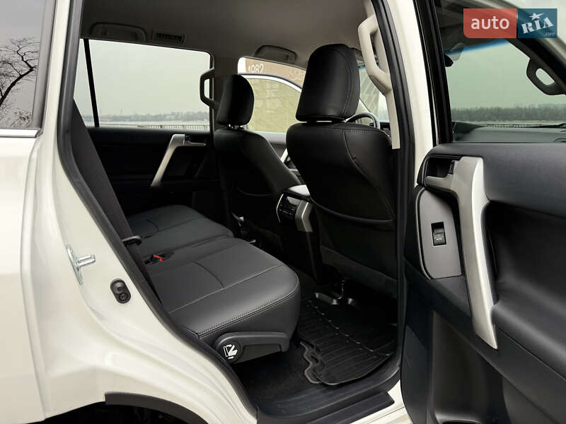 Позашляховик / Кросовер Toyota Land Cruiser Prado 2020 в Києві