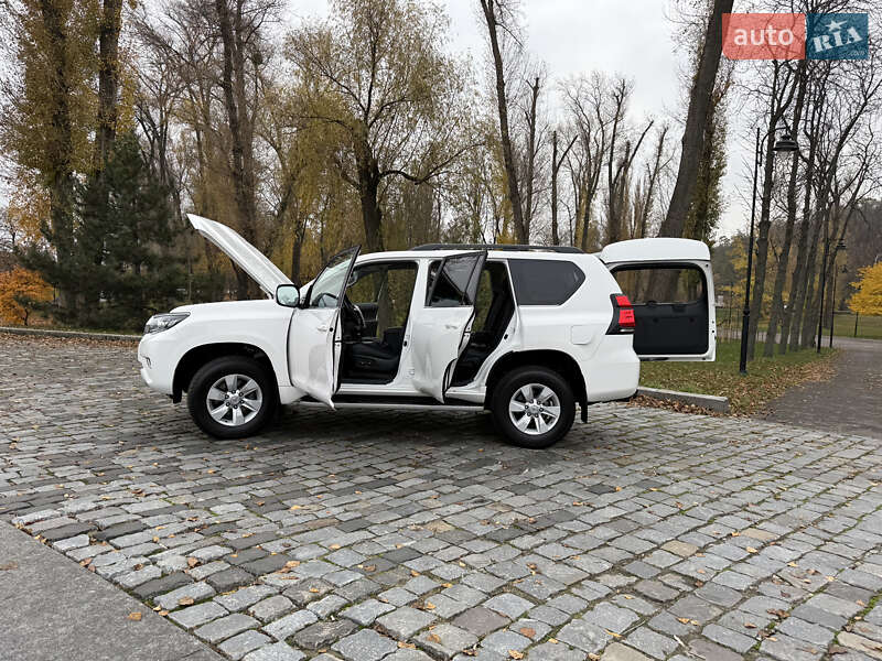 Позашляховик / Кросовер Toyota Land Cruiser Prado 2020 в Києві