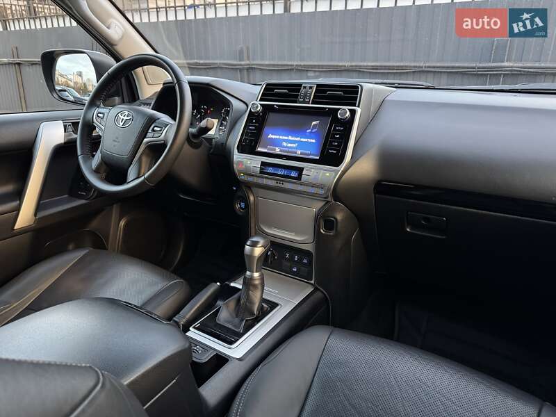 Внедорожник / Кроссовер Toyota Land Cruiser Prado 2019 в Киеве