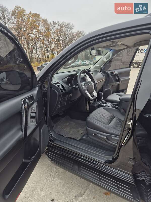 Внедорожник / Кроссовер Toyota Land Cruiser Prado 2017 в Киеве фото 11 Внедорожник / Кроссовер Toyota Land Cruiser Prado 2017 в Киеве