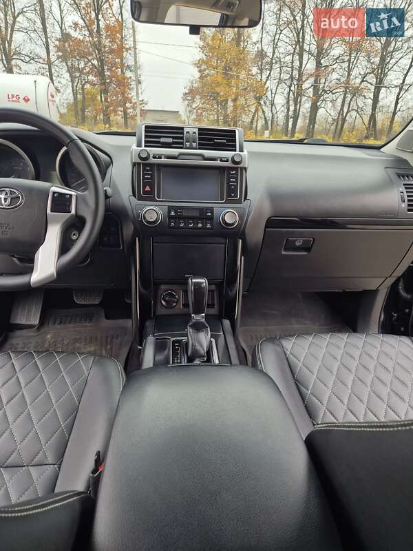 Внедорожник / Кроссовер Toyota Land Cruiser Prado 2017 в Киеве фото 13 Внедорожник / Кроссовер Toyota Land Cruiser Prado 2017 в Киеве