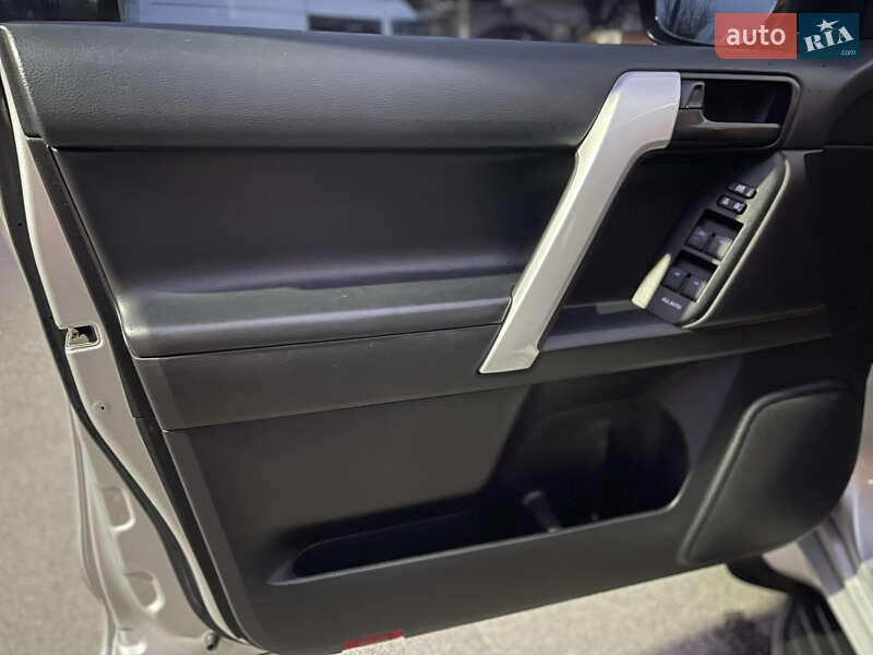 Позашляховик / Кросовер Toyota Land Cruiser Prado 2018 в Миронівці