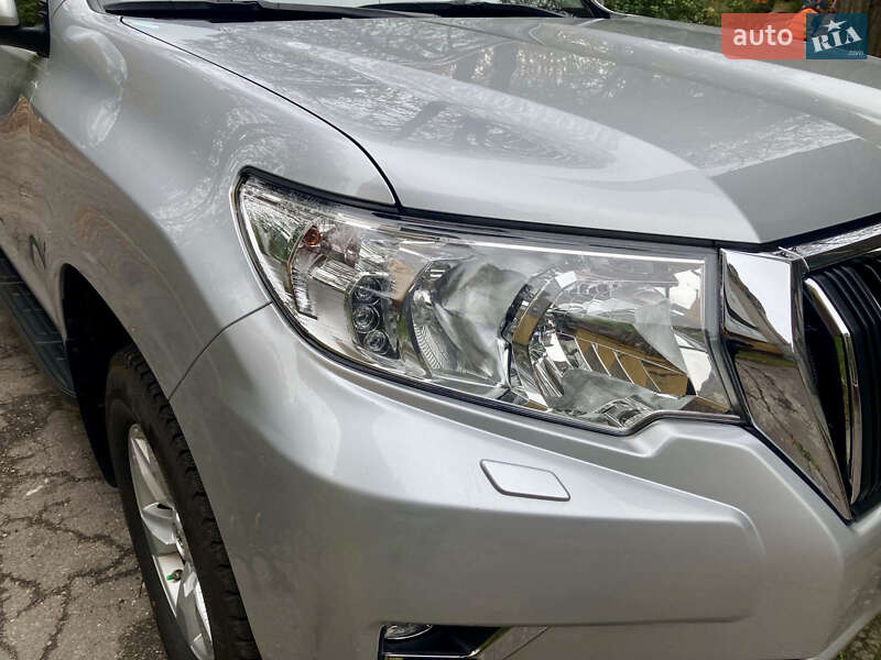 Позашляховик / Кросовер Toyota Land Cruiser Prado 2019 в Дніпрі
