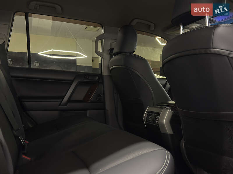 Внедорожник / Кроссовер Toyota Land Cruiser Prado 2010 в Николаеве