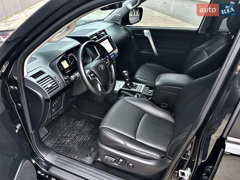 Внедорожник / Кроссовер Toyota Land Cruiser Prado 2019 в Киеве фото 30 Внедорожник / Кроссовер Toyota Land Cruiser Prado 2019 в Киеве