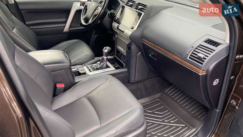 Внедорожник / Кроссовер Toyota Land Cruiser Prado 2023 в Хмельницком