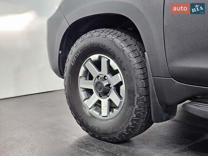 Позашляховик / Кросовер Toyota Land Cruiser Prado 2019 в Києві