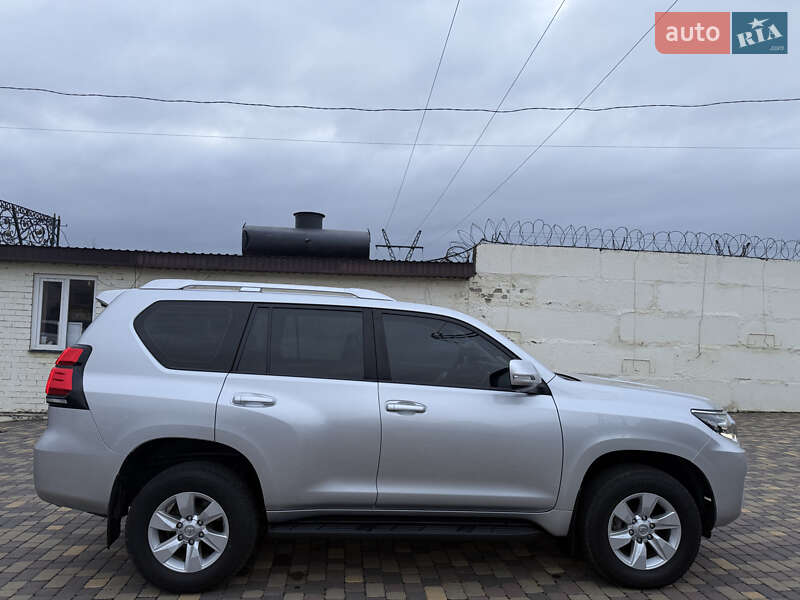 Внедорожник / Кроссовер Toyota Land Cruiser Prado 2021 в Днепре