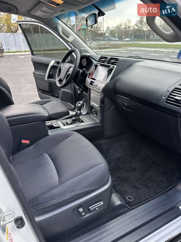 Внедорожник / Кроссовер Toyota Land Cruiser Prado 2018 в Киеве