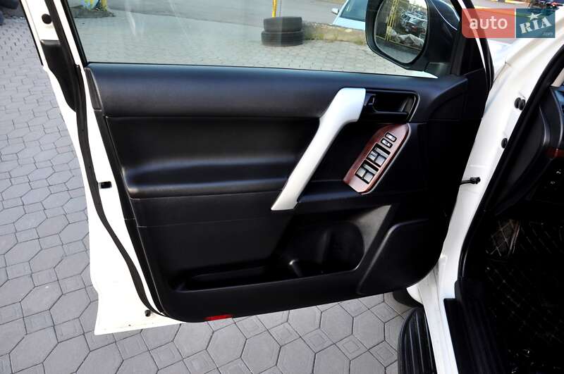 Внедорожник / Кроссовер Toyota Land Cruiser Prado 2016 в Львове фото 20 Внедорожник / Кроссовер Toyota Land Cruiser Prado 2016 в Львове