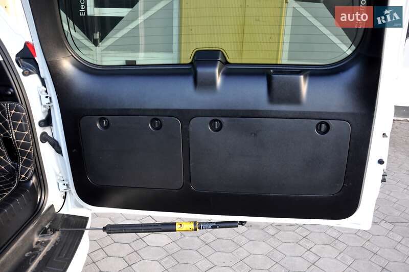 Внедорожник / Кроссовер Toyota Land Cruiser Prado 2016 в Львове фото 27 Внедорожник / Кроссовер Toyota Land Cruiser Prado 2016 в Львове