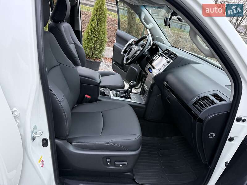 Внедорожник / Кроссовер Toyota Land Cruiser Prado 2019 в Виннице фото 39 Внедорожник / Кроссовер Toyota Land Cruiser Prado 2019 в Виннице