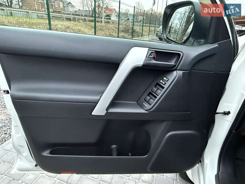 Внедорожник / Кроссовер Toyota Land Cruiser Prado 2019 в Виннице фото 63 Внедорожник / Кроссовер Toyota Land Cruiser Prado 2019 в Виннице