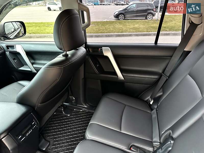 Внедорожник / Кроссовер Toyota Land Cruiser Prado 2019 в Киеве фото 49 Внедорожник / Кроссовер Toyota Land Cruiser Prado 2019 в Киеве