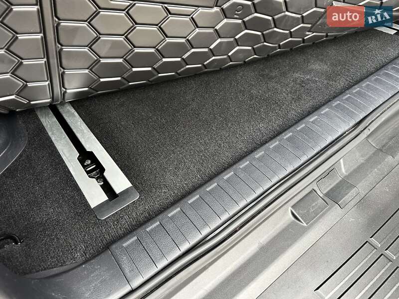 Внедорожник / Кроссовер Toyota Land Cruiser Prado 2019 в Киеве фото 55 Внедорожник / Кроссовер Toyota Land Cruiser Prado 2019 в Киеве