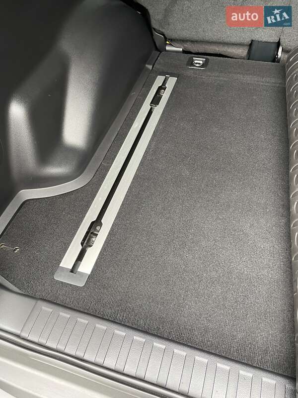 Внедорожник / Кроссовер Toyota Land Cruiser Prado 2019 в Виннице фото 44 Внедорожник / Кроссовер Toyota Land Cruiser Prado 2019 в Виннице