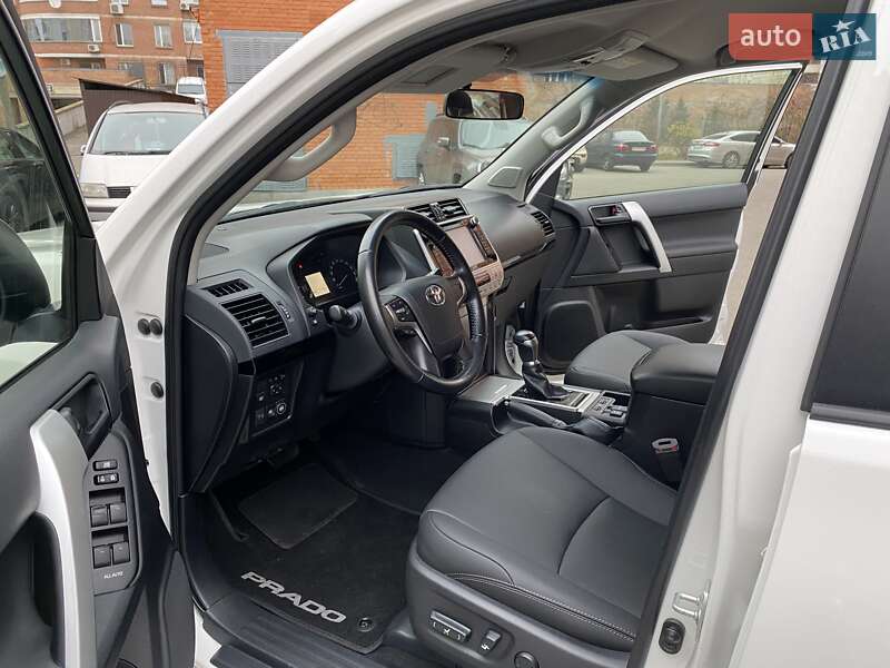 Позашляховик / Кросовер Toyota Land Cruiser Prado 2019 в Києві фото 9 Позашляховик / Кросовер Toyota Land Cruiser Prado 2019 в Києві