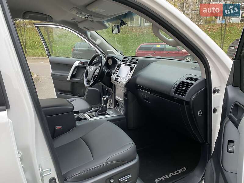 Позашляховик / Кросовер Toyota Land Cruiser Prado 2019 в Києві фото 12 Позашляховик / Кросовер Toyota Land Cruiser Prado 2019 в Києві
