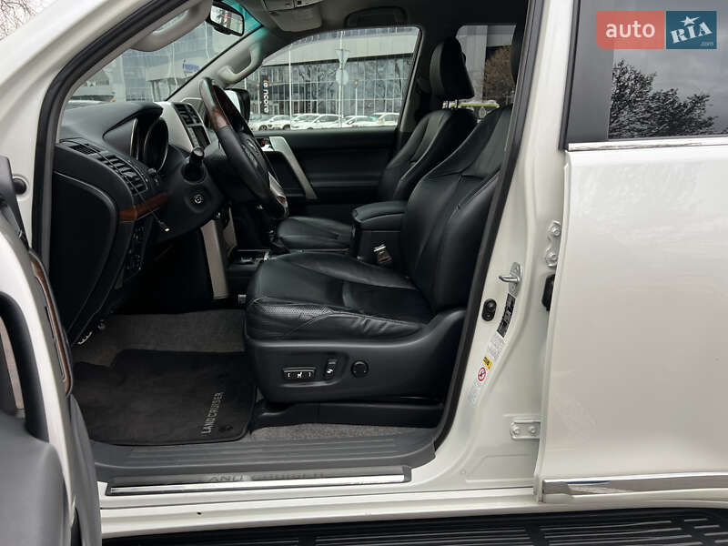 Внедорожник / Кроссовер Toyota Land Cruiser Prado 2010 в Киеве