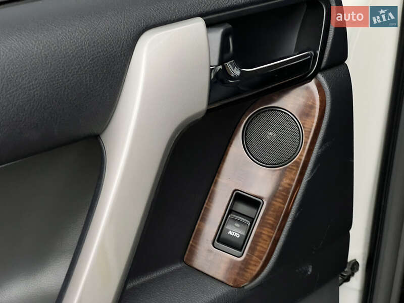 Внедорожник / Кроссовер Toyota Land Cruiser Prado 2010 в Киеве