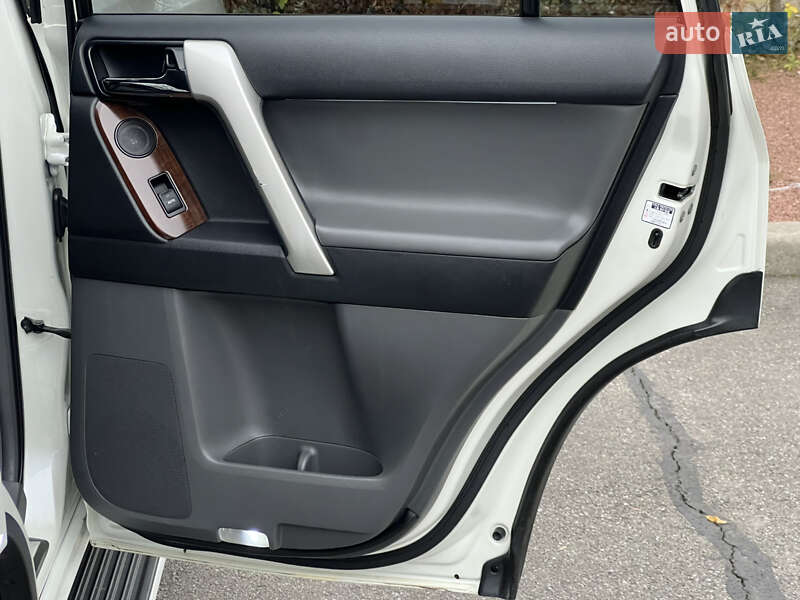 Внедорожник / Кроссовер Toyota Land Cruiser Prado 2010 в Киеве