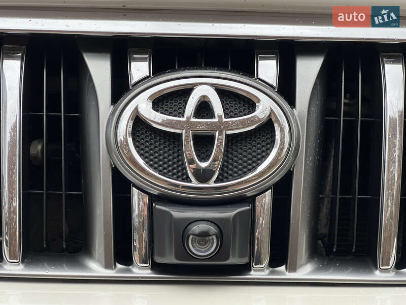 Внедорожник / Кроссовер Toyota Land Cruiser Prado 2010 в Киеве