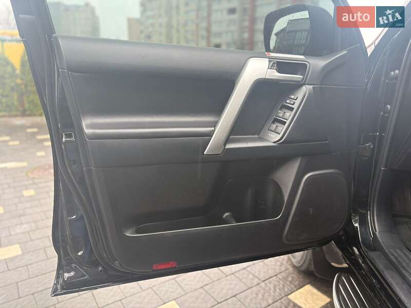 Внедорожник / Кроссовер Toyota Land Cruiser Prado 2023 в Тернополе