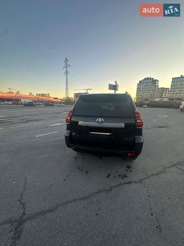 Позашляховик / Кросовер Toyota Land Cruiser Prado 2019 в Ужгороді