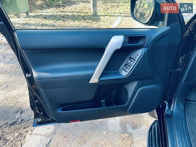 Внедорожник / Кроссовер Toyota Land Cruiser Prado 2019 в Киеве фото 24 Внедорожник / Кроссовер Toyota Land Cruiser Prado 2019 в Киеве